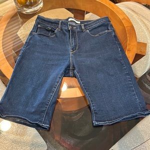 Levi’s Stretch Bermuda shorts size 30.